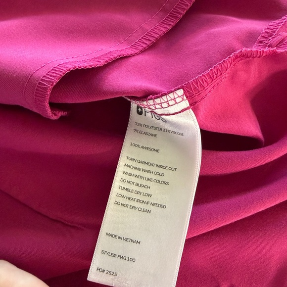 FIGS Raspberry Sorbet Scrub Set with Blue Drawstring- Large - Picture 5 of 5